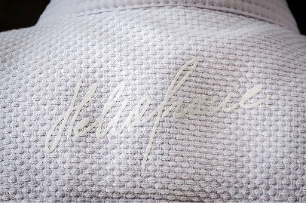 画像2: GrandMaster Gracie 柔術衣 Legend 白 (2)