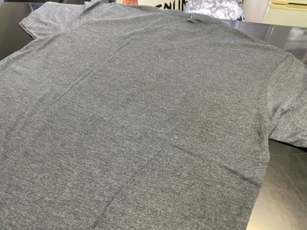 画像2: 【B品】Muscle Pharm Tシャツ V-Neck Embroidered グレー (2)