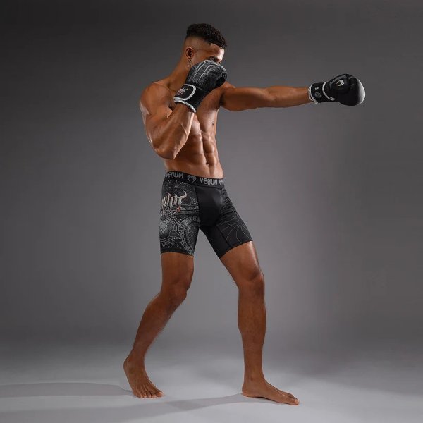 画像7: VENUM Vale Tudo ショーツ Gladiator 5.0 黒/シルバー (7)