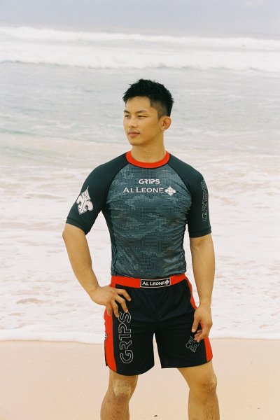 画像5: Grips x AL Leone ラッシュガード BLACK PIXEL 半袖　黒/赤 (5)