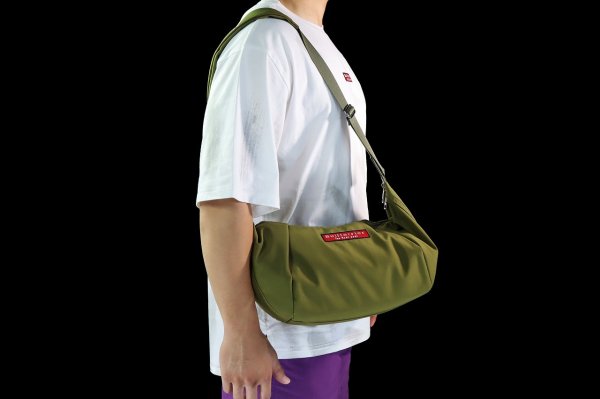 画像10: BULL TERRIER ボディバッグ BASIC カーキ (10)